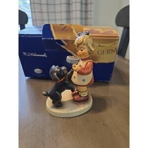 M.J Hummel Goebel Puppy Pause 2032 W. Germany Vintage Porcelain Figurine TM